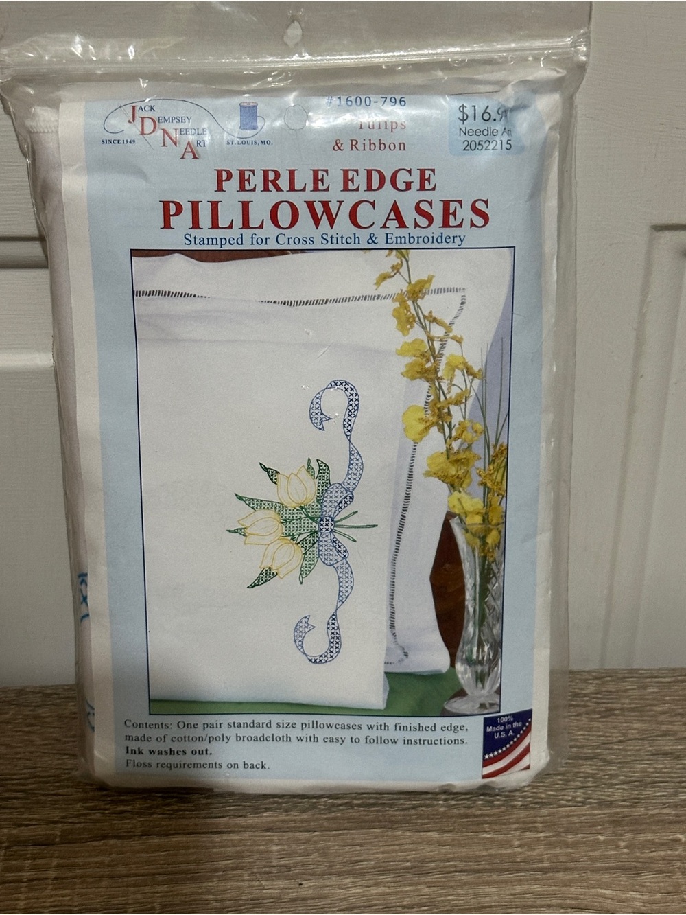 JACK DEMPSEY - ONE PAIR OF PERLE EDGE PILLOWCASES - TULIPS AND RIBBONS 1600-796